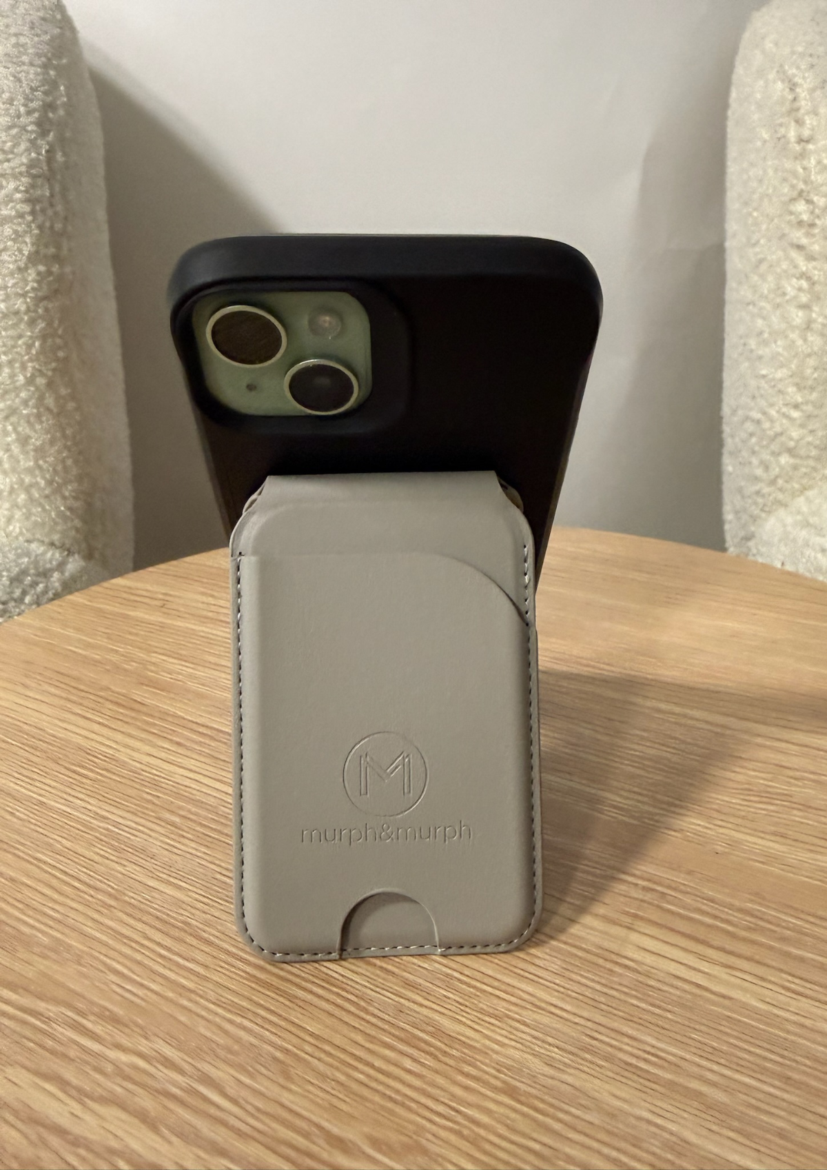 MAGNETIC WALLET AND PHONE STAND