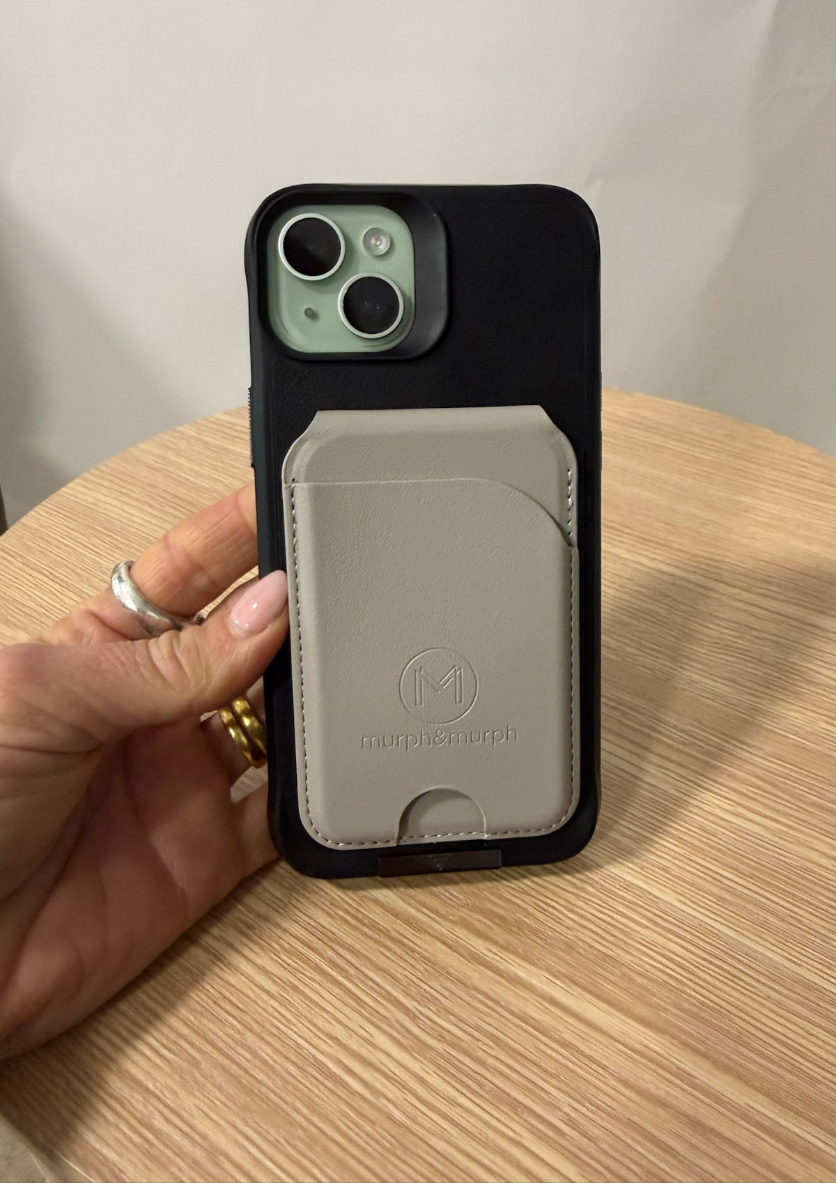 MAGNETIC WALLET AND PHONE STAND