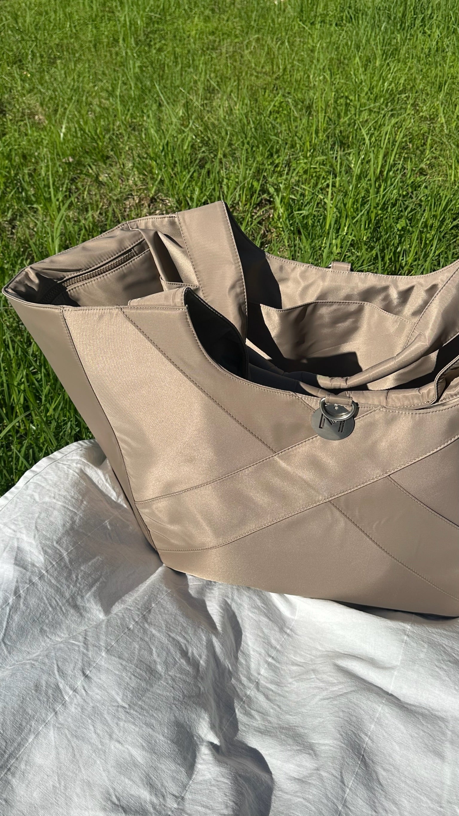 Cove Carry-All - Tan Mirabilis