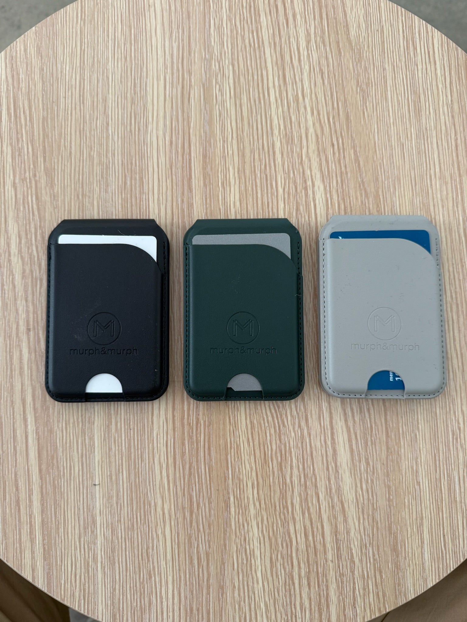 MAGNETIC WALLET AND PHONE STAND