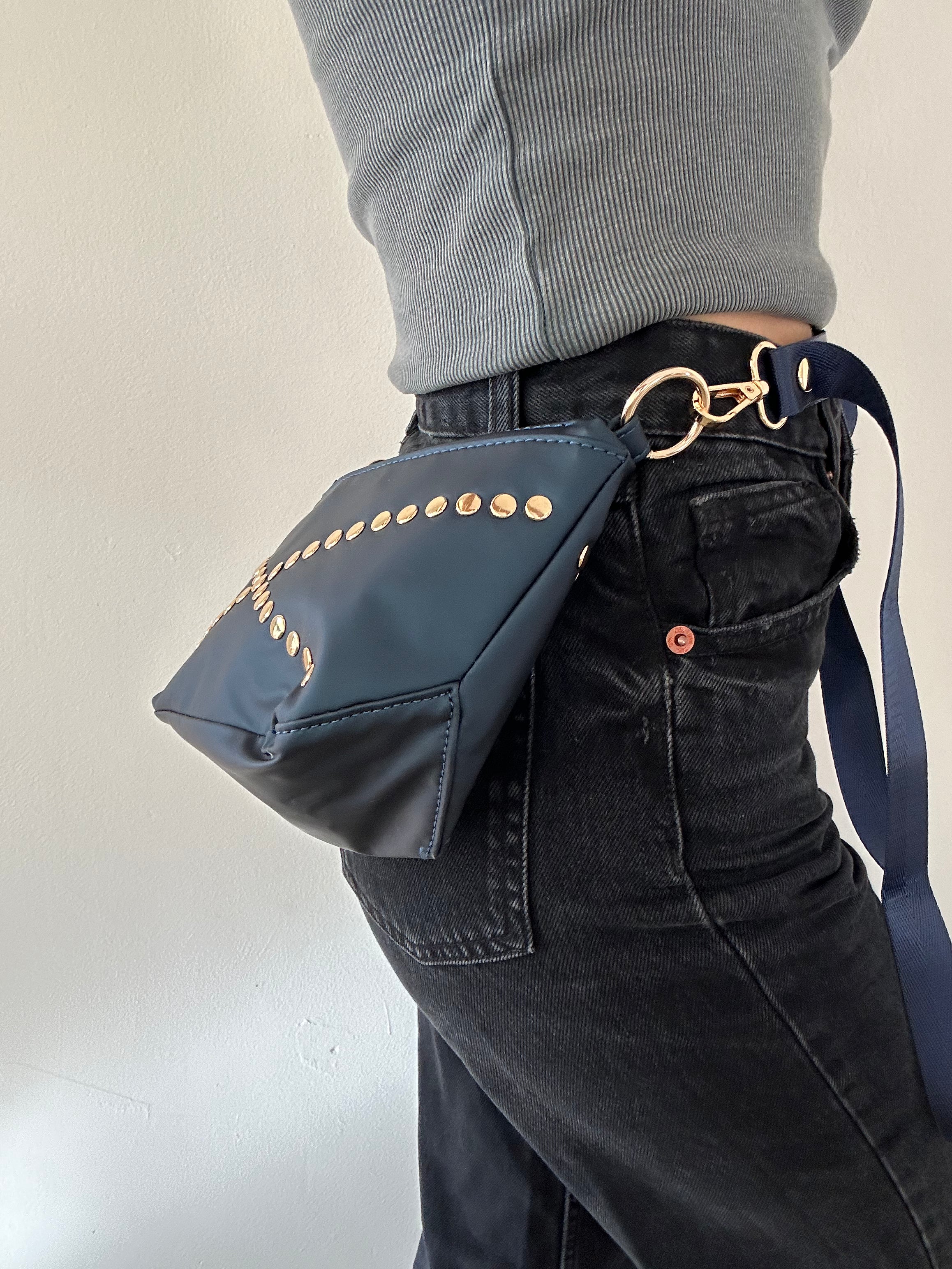 Cove Petite - Mia Navy x Gold studs