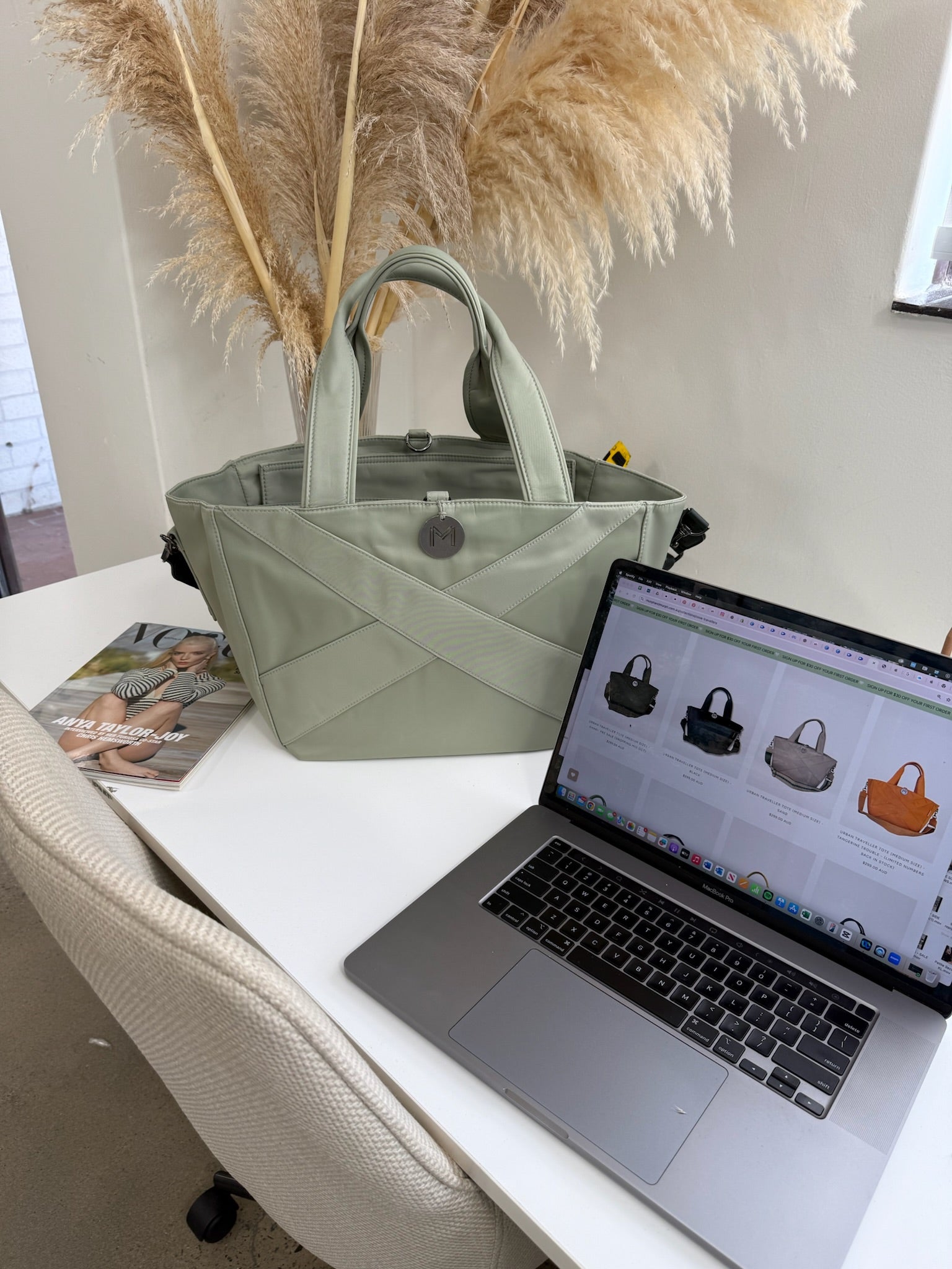 Urban Traveller Tote (MEDIUM SIZE) - Sage