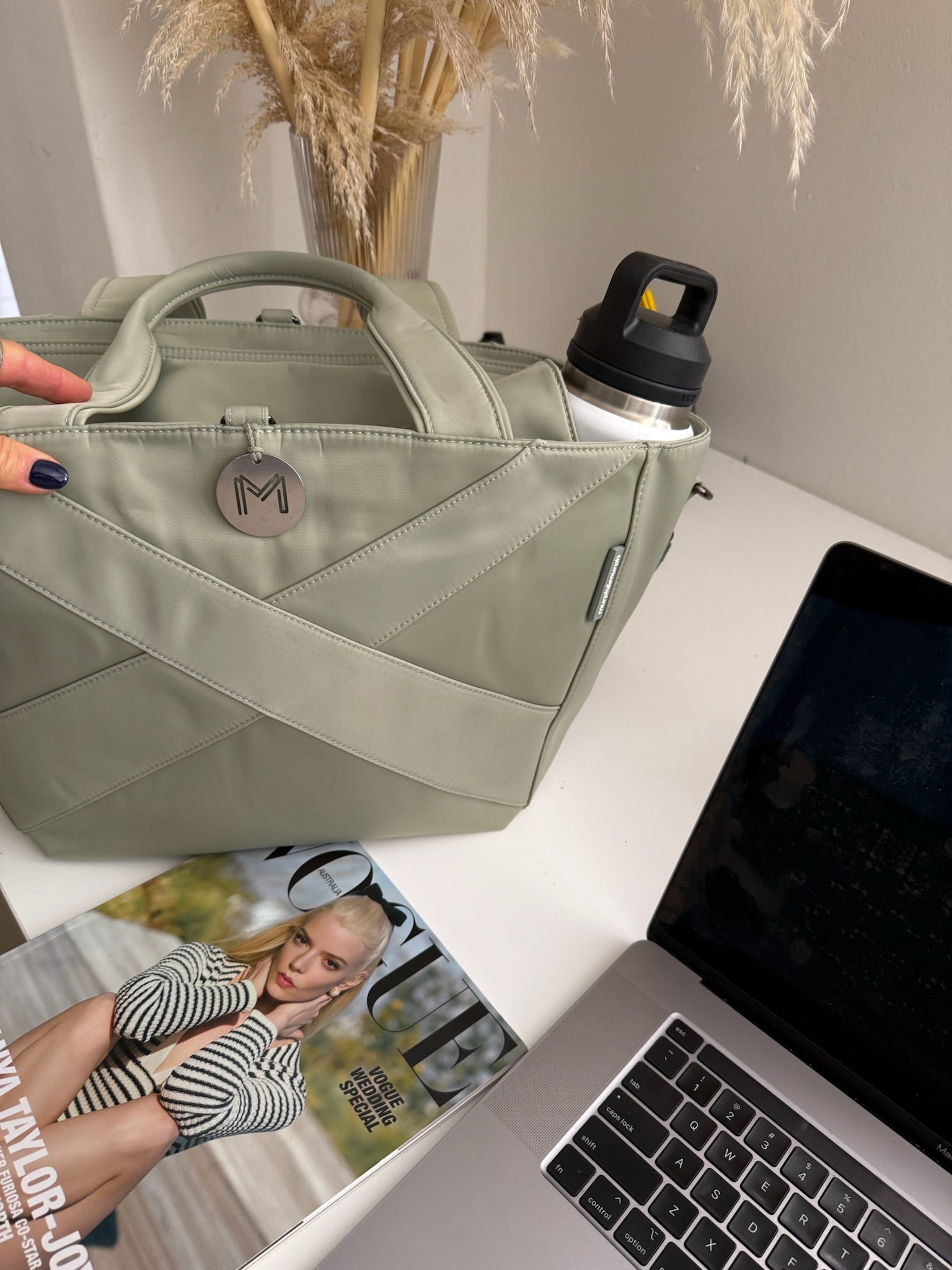 Urban Traveller Tote (MEDIUM SIZE) - Sage