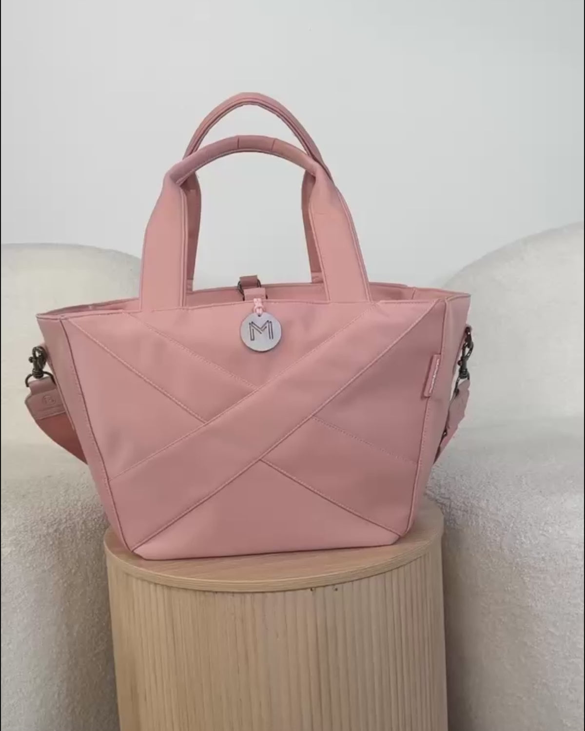 Load video: Urban Traveller Tote (MEDIUM SIZE) - BLOSSOM