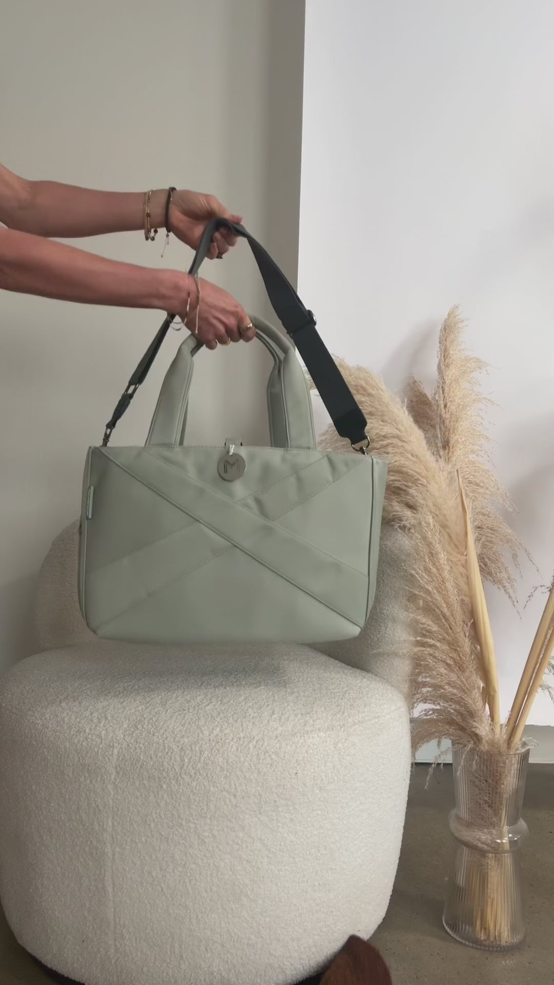 Load video: Urban Traveller Tote (MEDIUM SIZE) - Sage